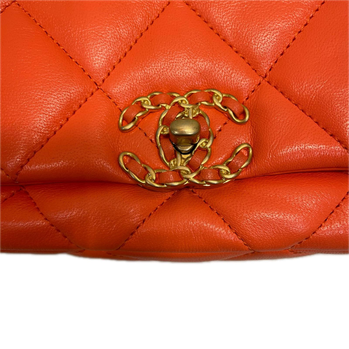 CHANEL 19 マトラッセ チェーンショルダーバッグ