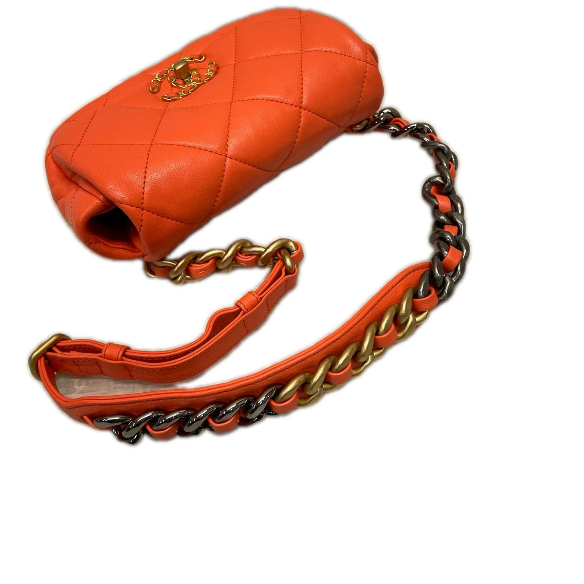 CHANEL 19 マトラッセ チェーンショルダーバッグ
