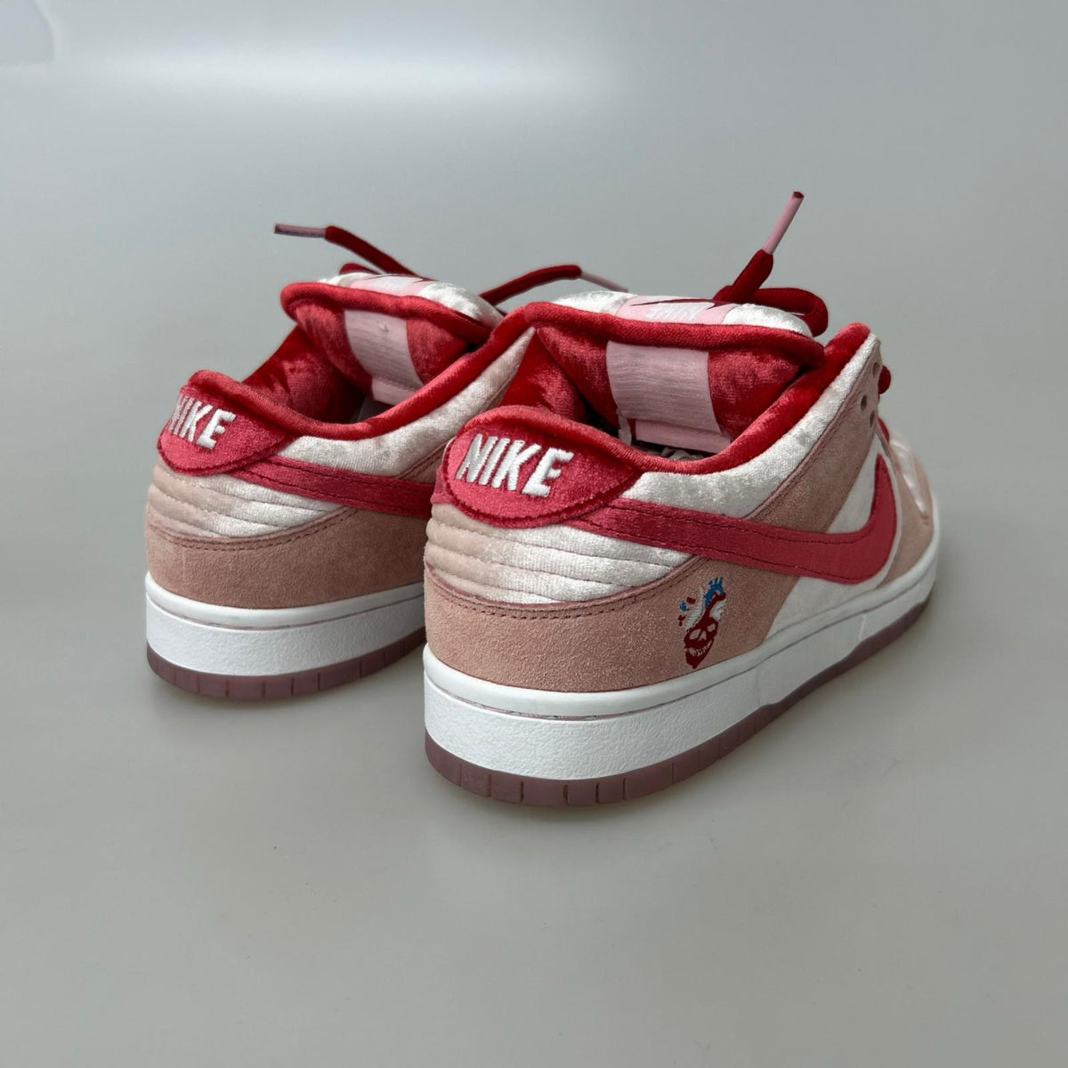 スニーカー ×Strangelove Dunk Low "Valentine’s Day 27cm (US9 UK8 1/2 EU44) ピンク