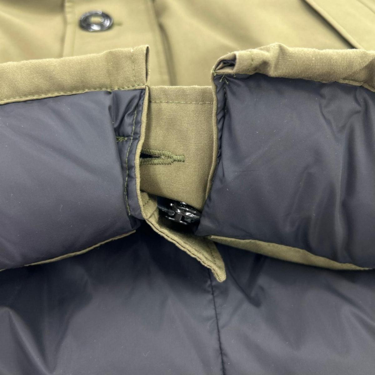 ダウンジャケット CANADA GOOSE ダウンジャケット M カーキ