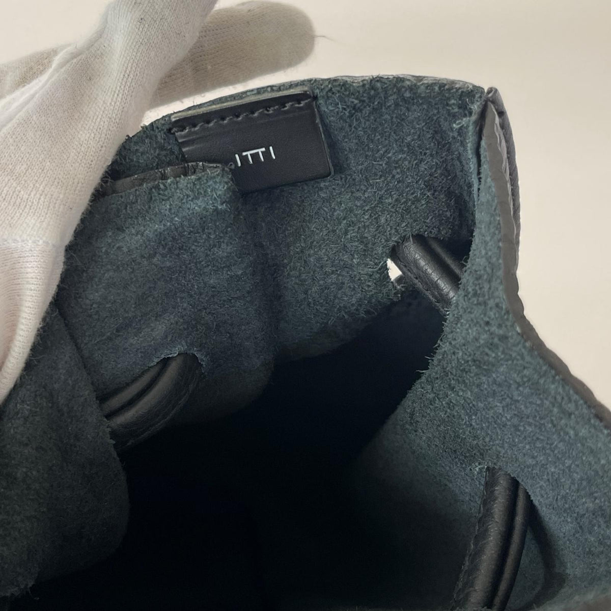 その他バッグ ITTI 巾着ﾚｻﾞｰﾊﾝﾄﾞﾊﾞｯｸﾞ BLK ブラック