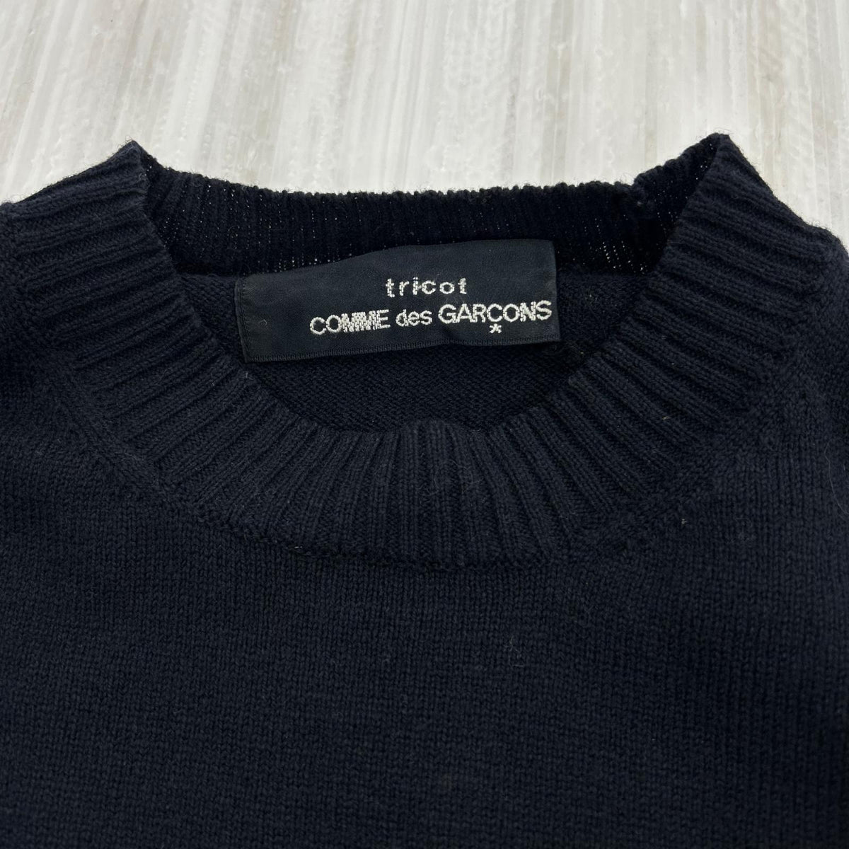 ニット ﾌﾗﾜｰ刺繍 ｳｰﾙﾌﾞﾚﾝﾄﾞﾆｯﾄ 黒 ブラック