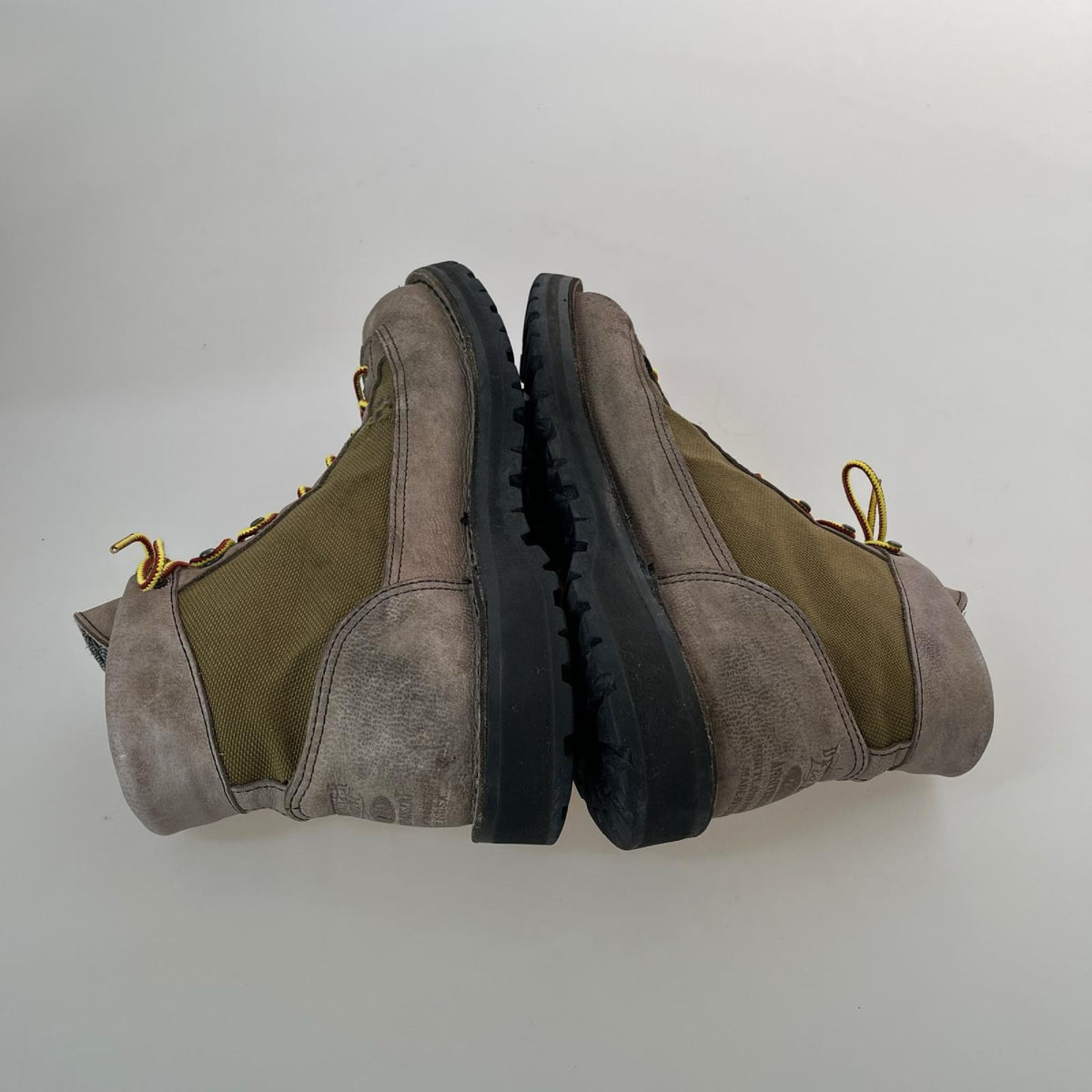 ブーツ ﾄﾚｯｷﾝｸﾞﾌﾞｰﾂ 30th アニバーサリー GORE-TEX　25.5cm カーキ