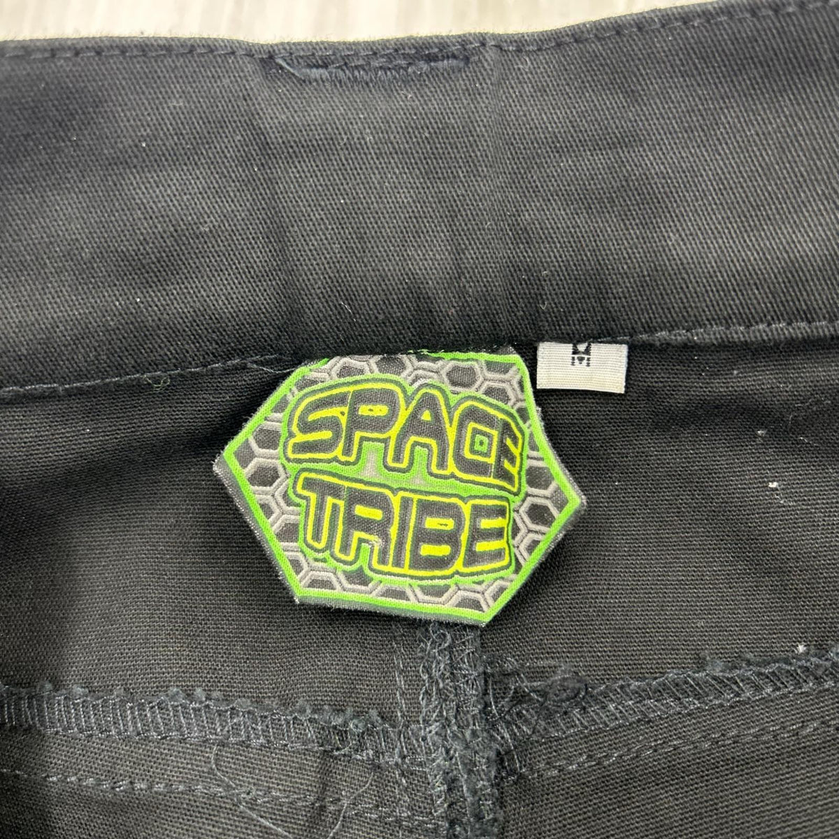 パンツ SPACE TRIBE ｸﾞﾘｰﾝﾗｲﾝ ﾌﾚｱ 黒緑 (M) M ブラック