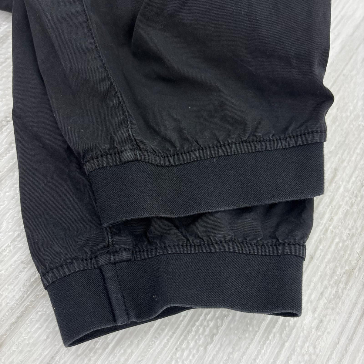 パンツ GARMENT-DYED TAPERED CARGO JOGGER PANTS ブラック