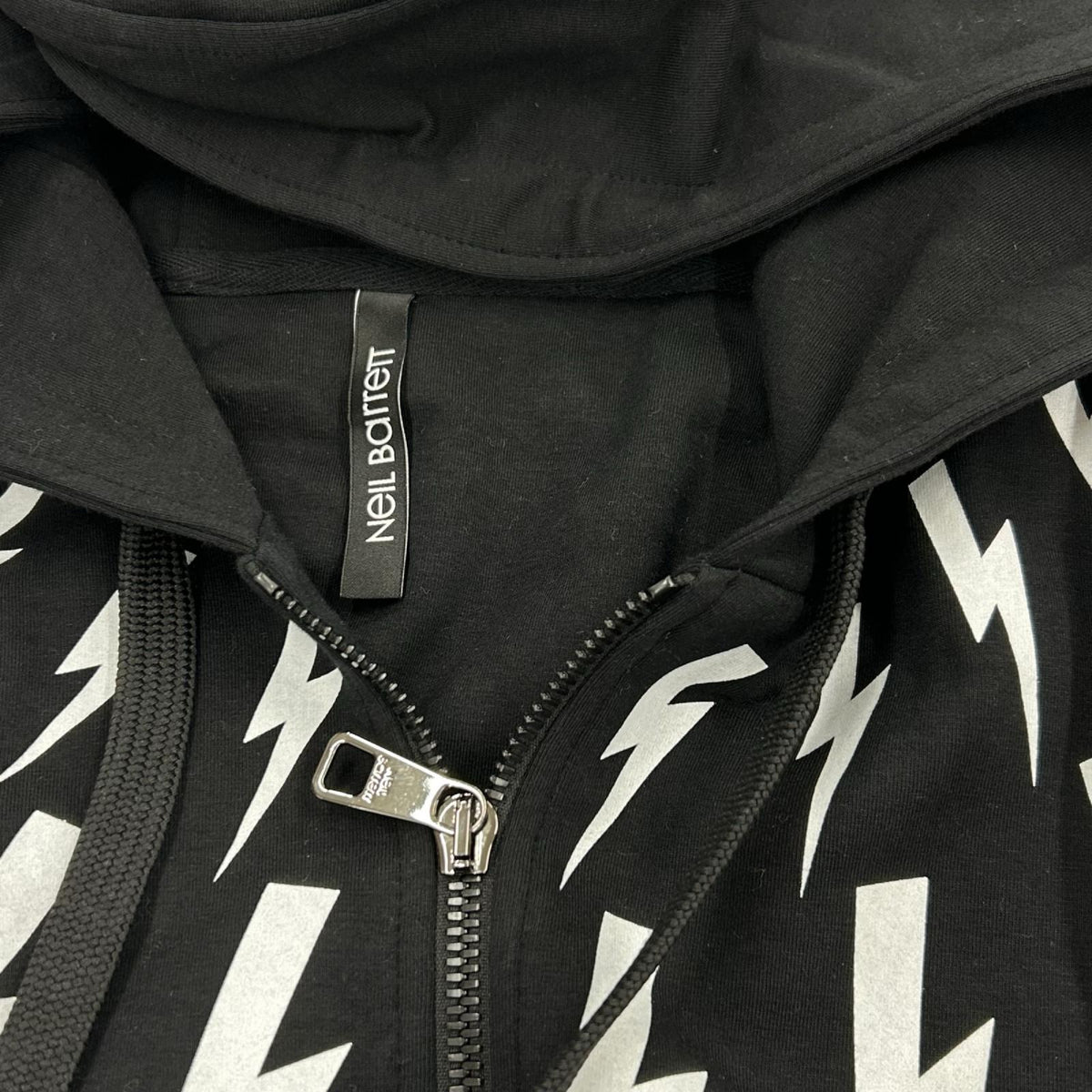 パーカー NEIL BARRETT ｼﾞｯﾌﾟﾊﾟｰｶ 黒 （M) M ブラック