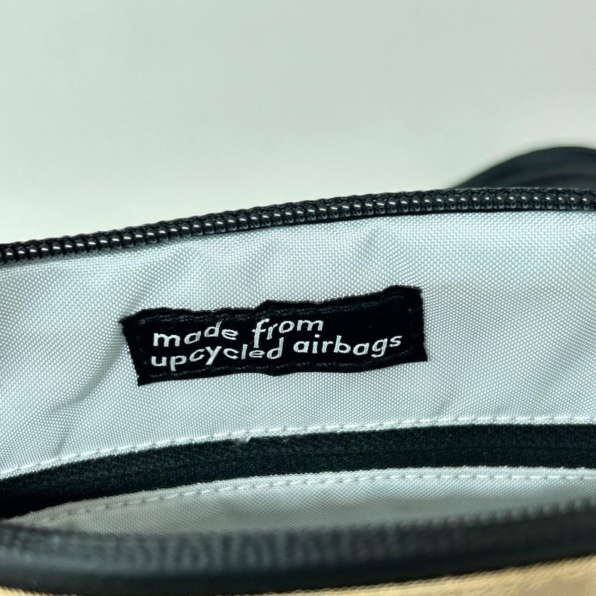 ボディバッグ AIRPAQ Slingbag スリングバック サンド