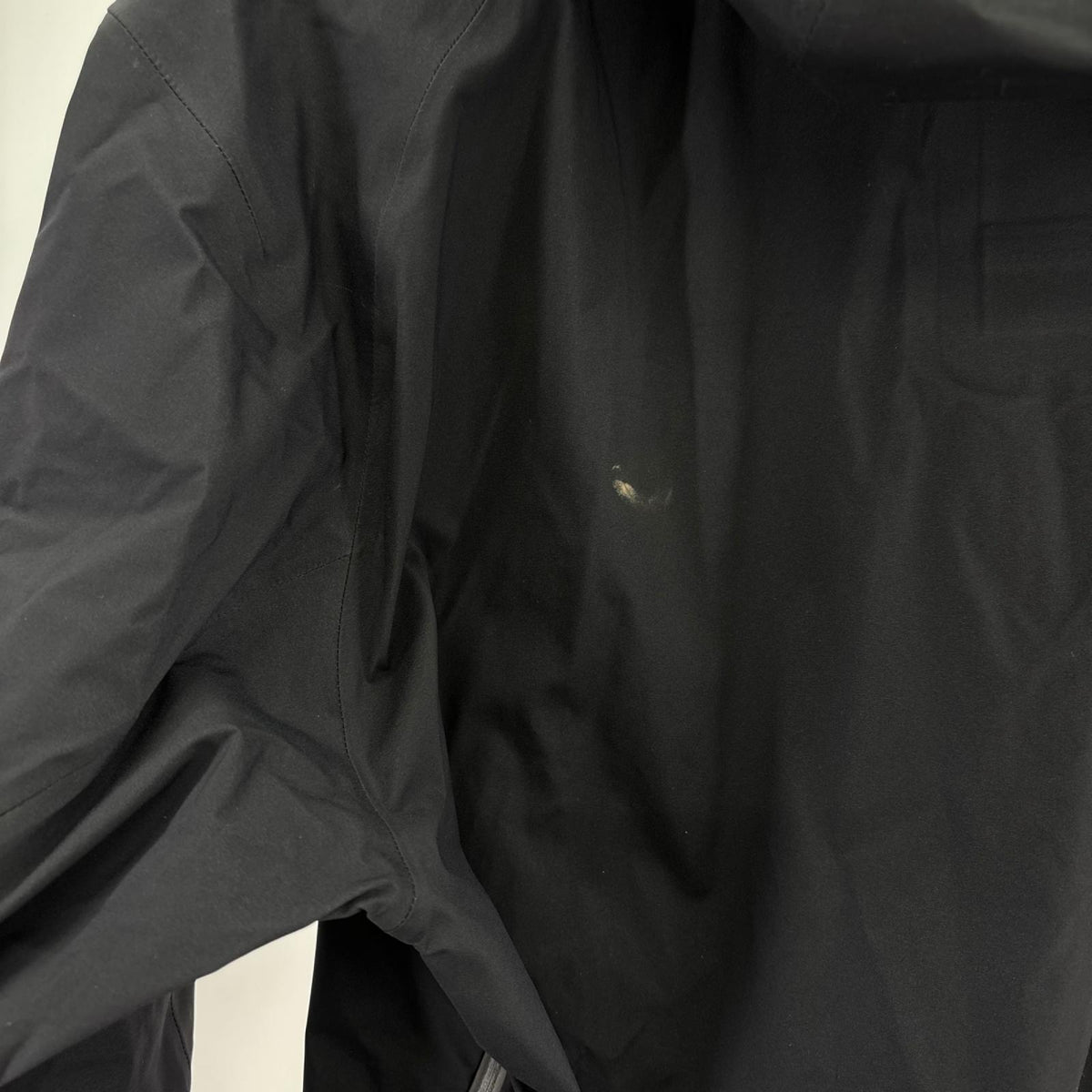 マウンテンパーカー DESCENTE ALLTERRAIN CREAS ｸﾚｱｽ ﾊｰﾄﾞｼｪﾙｼﾞｬｹｯﾄ ブラック