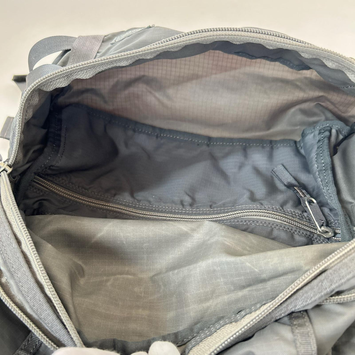 リュック・デイパック TRIP 2WAY WAIST BAG ｸﾞﾚー グレー
