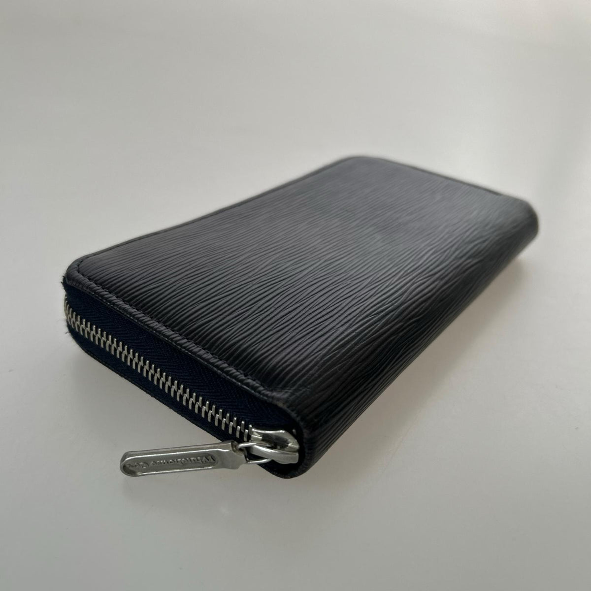 長財布 S2622 ﾗｳﾝﾄﾞｼﾞｯﾌﾟ長財布 ブラック