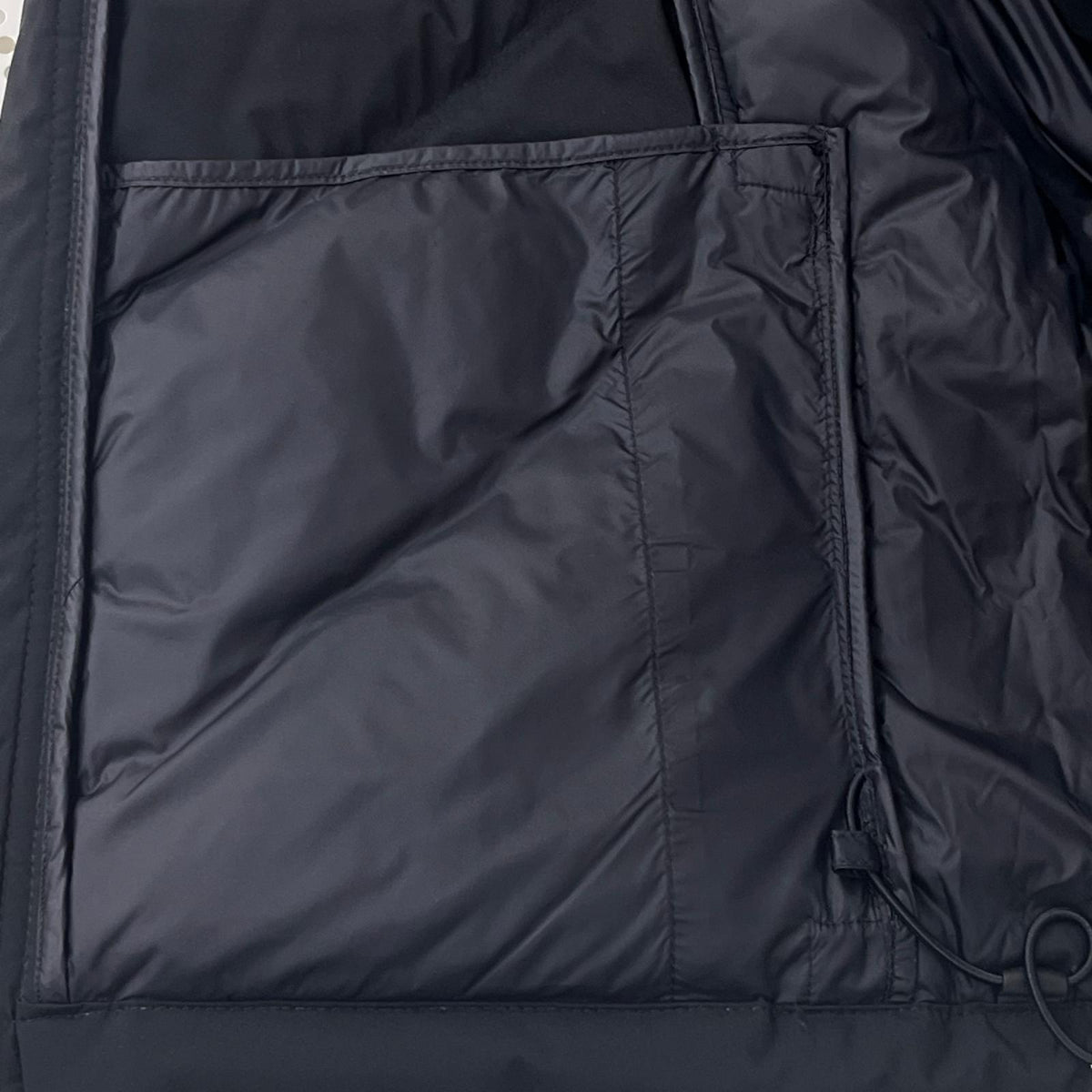 ダウンベスト HUGO BOSS ﾀﾞｳﾝﾍﾞｽﾄ ブラック