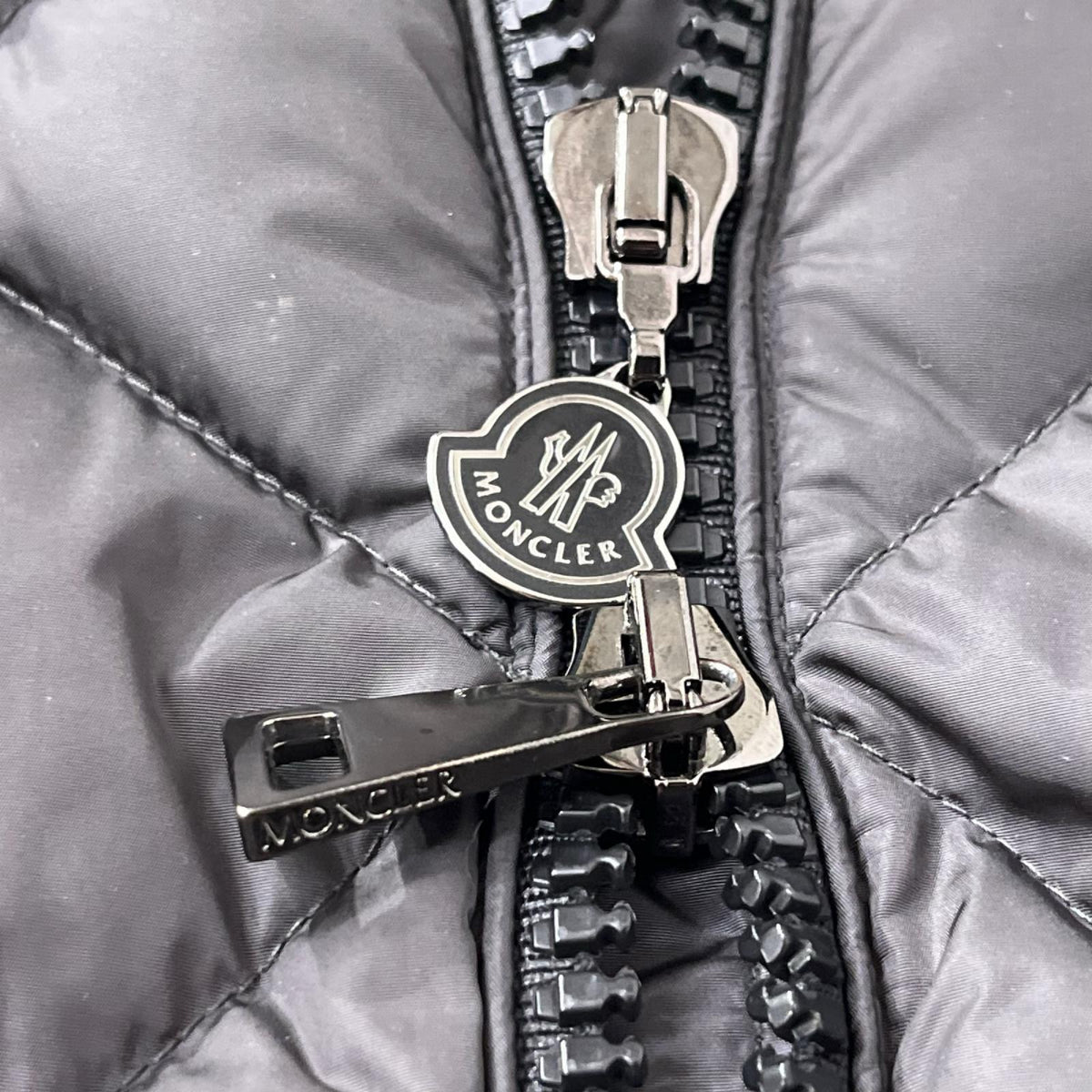 ダウンジャケット MONCLER BOURG GIUBBOTTO ｷﾙﾃｨﾝｸﾞﾀﾞｳﾝｼﾞｬｹｯﾄ 1 ﾁｬｺｰﾙ 1 ブラック