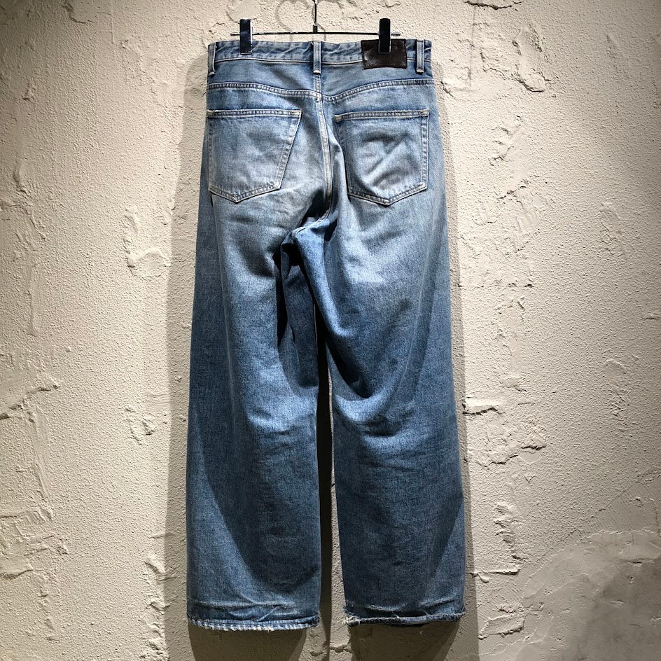 デニムパンツ VUJA DE STEVE DISTRESSED SELVEDGE JEANS