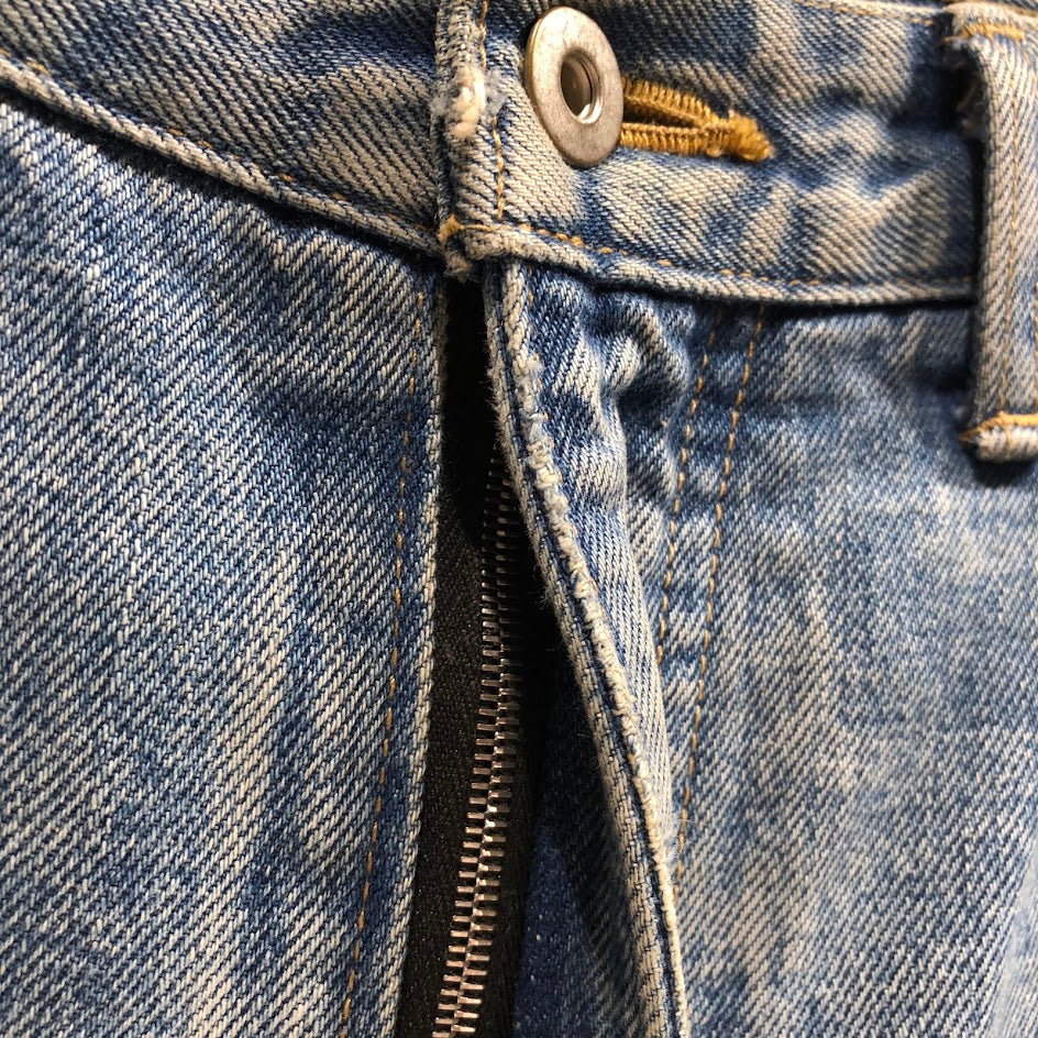デニムパンツ VUJA DE STEVE DISTRESSED SELVEDGE JEANS
