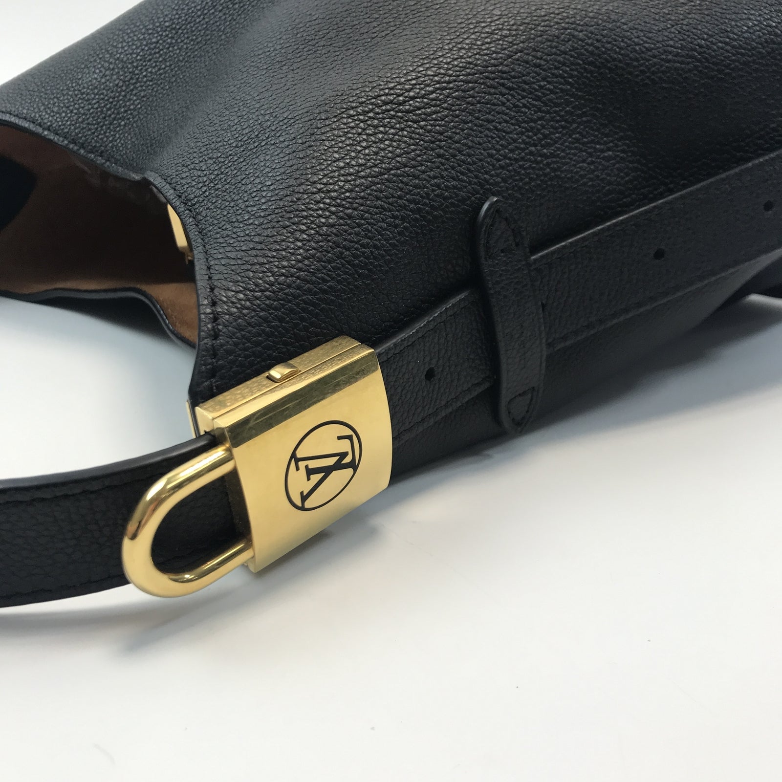 LV　M28220　NFCタグ