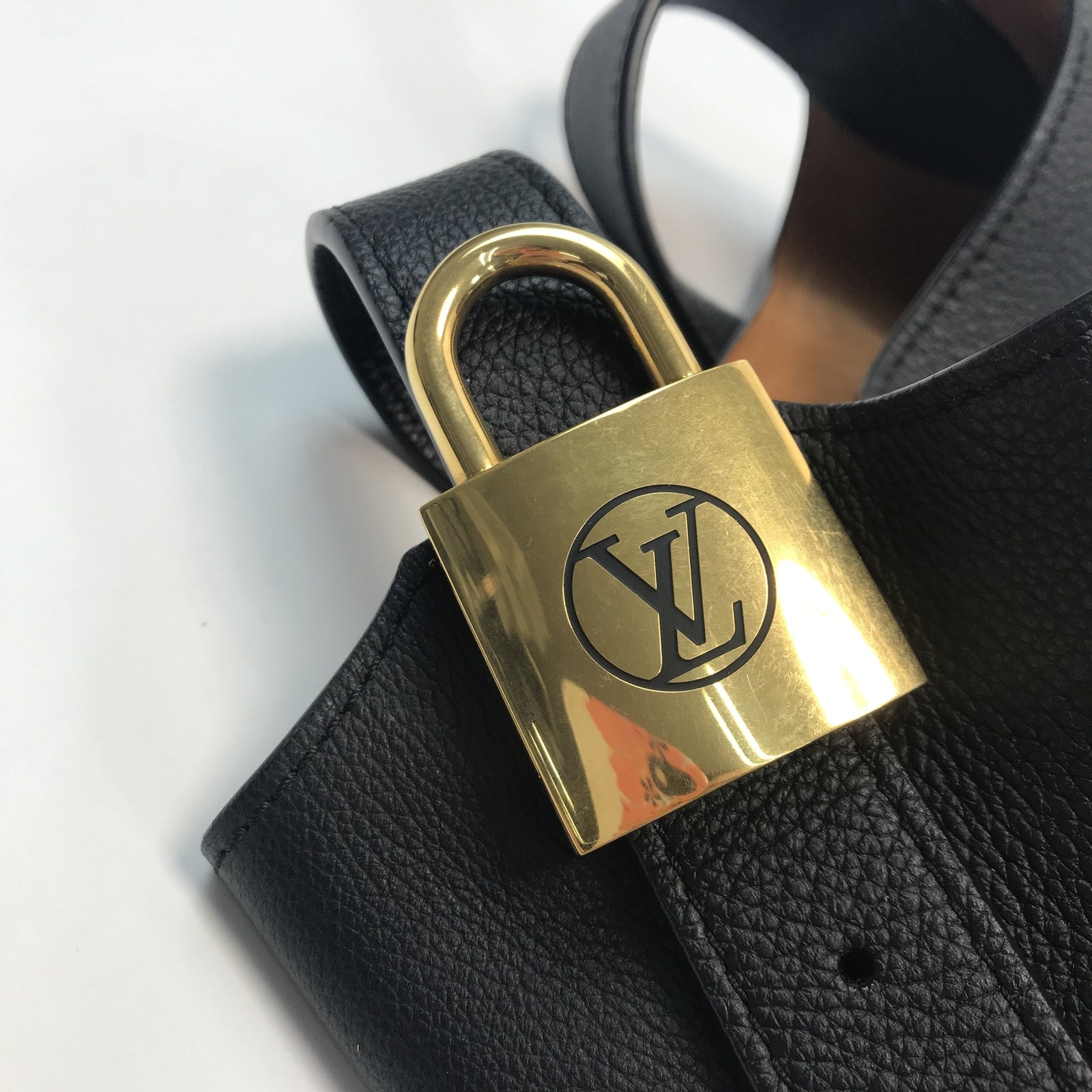 LV　M28220　NFCタグ