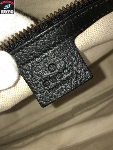 GUCCI ボディバッグ　黒