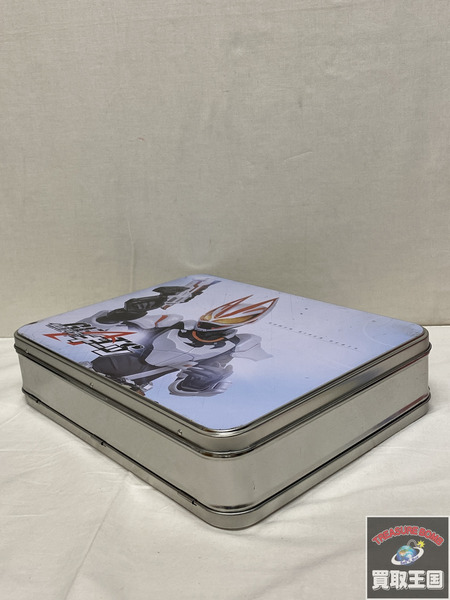 レイズバックル 12個セット 缶ケース白　仮面ライダーギーツ