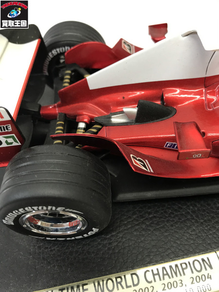 ホットウィール 1/18 フェラーリ F2004 フィギュア付き