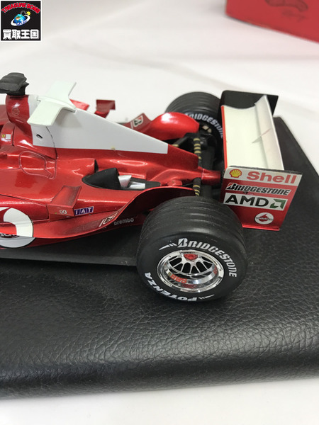 ホットウィール 1/18 フェラーリ F2004 フィギュア付き
