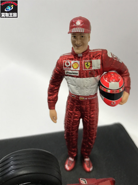 ホットウィール 1/18 フェラーリ F2004 フィギュア付き