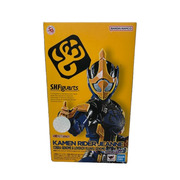 メーカー 仮面ライダーフィギュア S.H.Figuarts 仮面ライダージャンヌ コブラゲノム＆ラブコフ クジャクゲノム