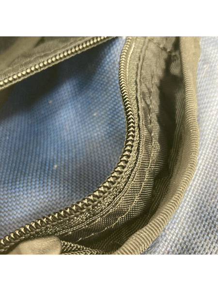 BRIEFING TRIPOD ボディバッグ 紺