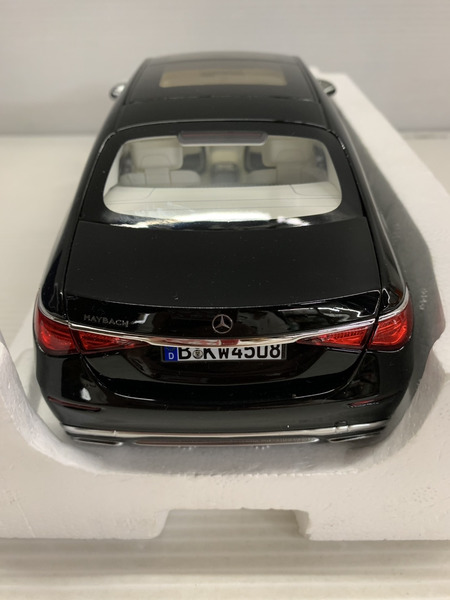 1/18スケールカー NOREV 1/18 メルセデス マイバッハ S-Class 2021