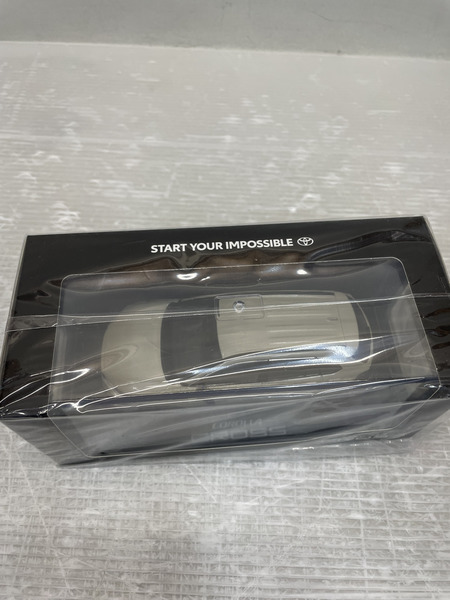 カラーサンプル 新型 カローラクロス  4Y3