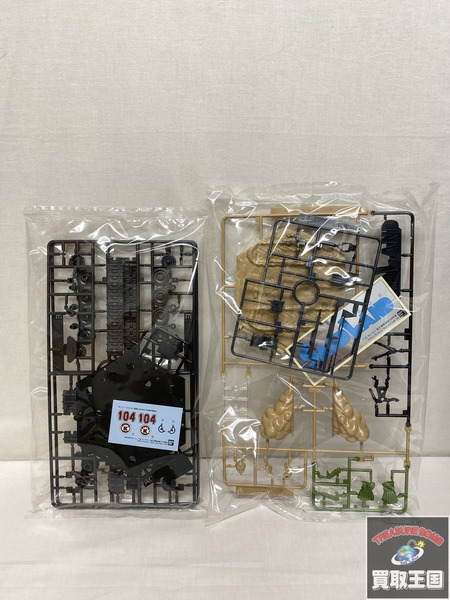 1/35 サンドランド 国王軍戦車隊 104号車 プラモ