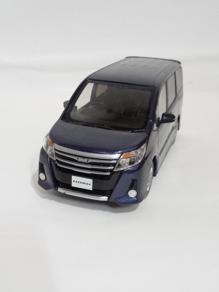 1/30 TOYOTA NOAH カラーサンプル