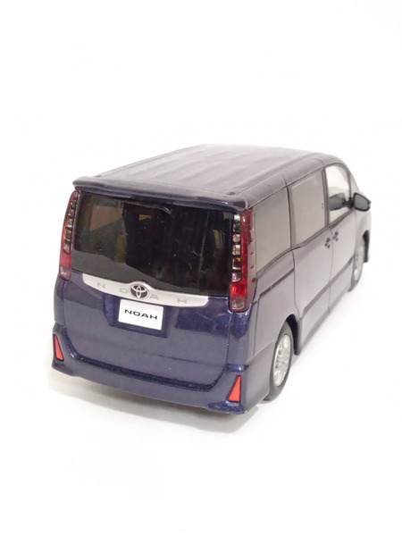 1/30 TOYOTA NOAH カラーサンプル