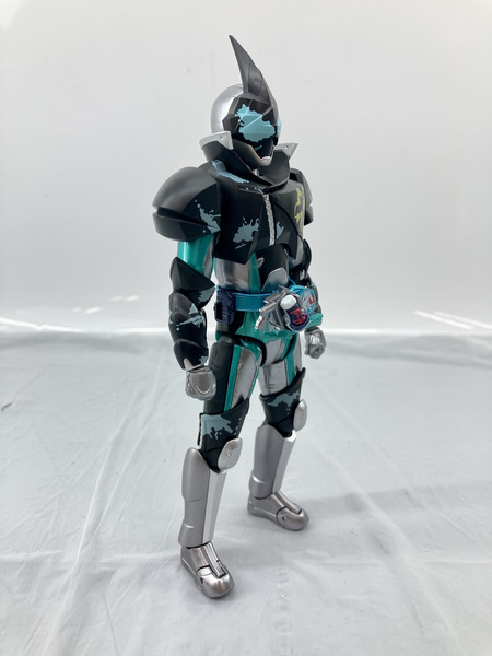 メーカー 仮面ライダーフィギュア S.H.Figuarts 仮面ライダーエビルバットゲノム/ジャッカルゲノム