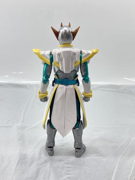 メーカー 仮面ライダーフィギュア S.H.Figuarts 仮面ライダーライブ バット/ジャッカルゲノム