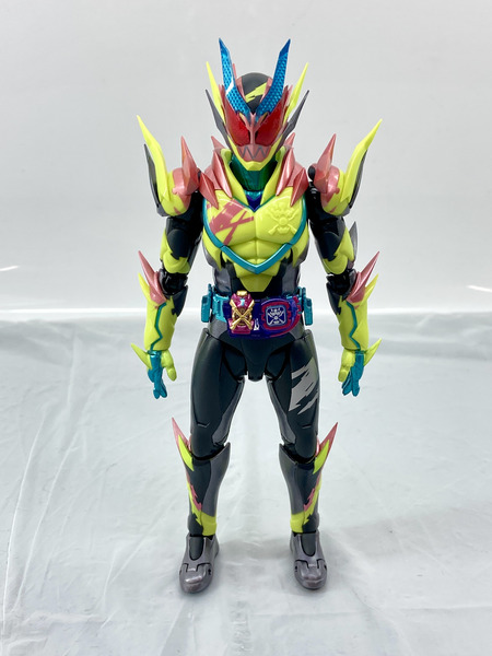 メーカー 仮面ライダーフィギュア S.H.Figuarts 仮面ライダーリバイス[値下]