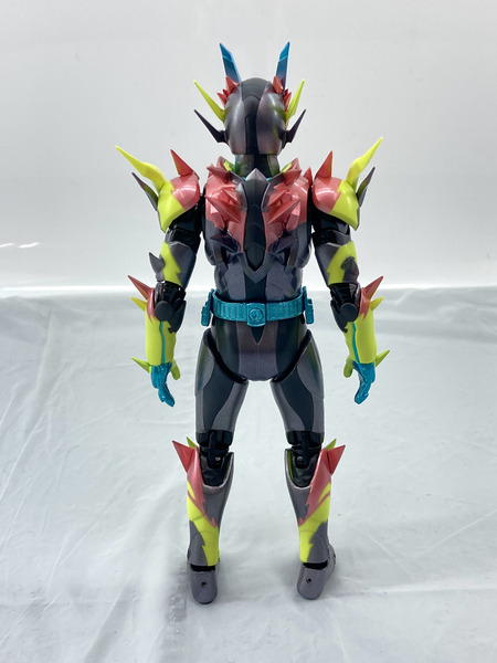 メーカー 仮面ライダーフィギュア S.H.Figuarts 仮面ライダーリバイス[値下]