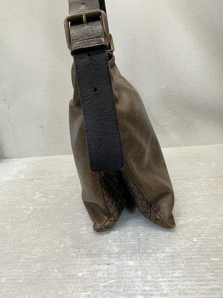 BOTTEGA VENETA イントレチャート レザーショルダーバッグ ブラウン