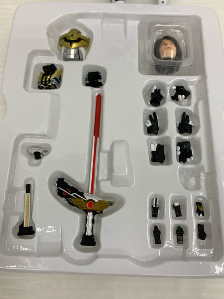 S.H.Figuarts(真骨彫製法) 仮面ライダーキバ 仮面ライダーイクサ セーブモード バーストモード