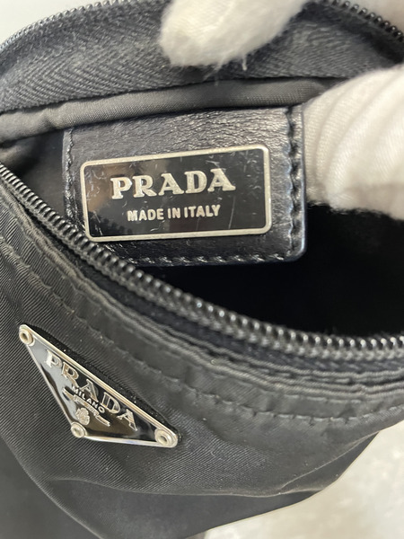 PRADA 三角プレート ナイロンスクエアショルダーバッグ 黒