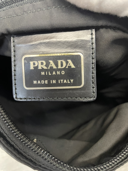 PRADA 三角プレート ナイロンスクエアショルダーバッグ 黒