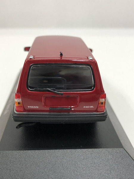 1/43 ボルボ 240 GL ブレーク 1986