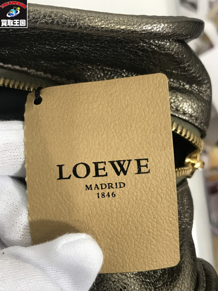 ハンドバッグ LOEWE アマソナ28 シルバー　ハンドバッグ