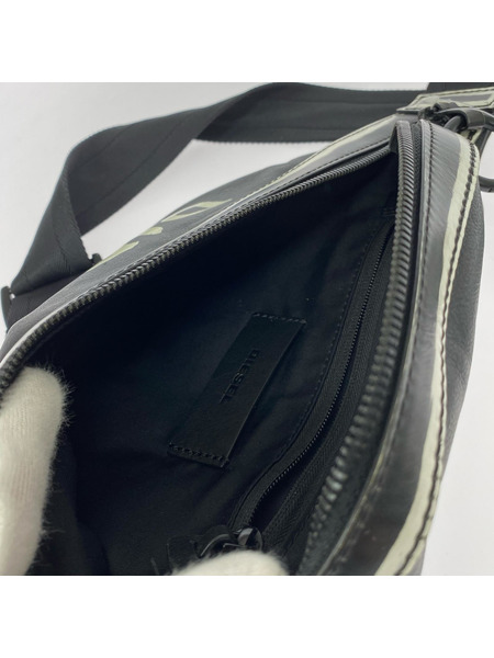 DIESEL ボディバッグ ペイントレザーボディバッグ/黒