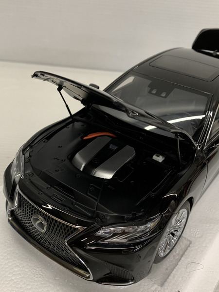 1/18スケールカー AUTOart 1/18 Lexus L500h