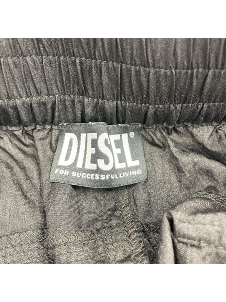 DIESEL ポケットデザイン フロントジップナイロンスカート 黒