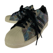 adidas スニーカー
