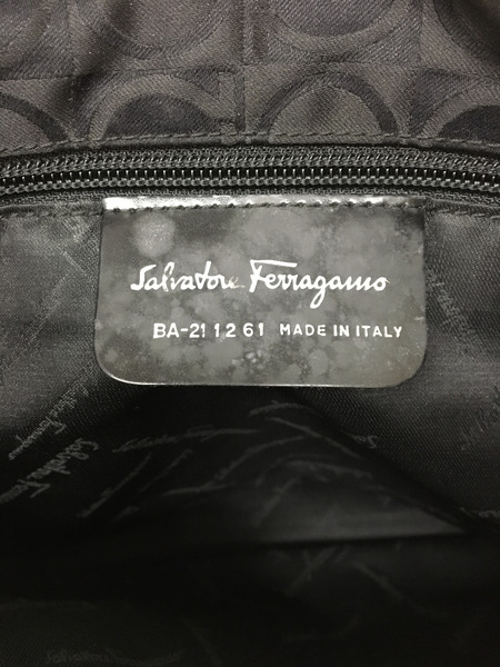 ferragamo ナイロン ハンドバッグ 黒