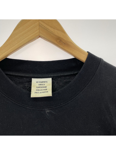 VETEMENTS 半袖Tシャツ・カットソー