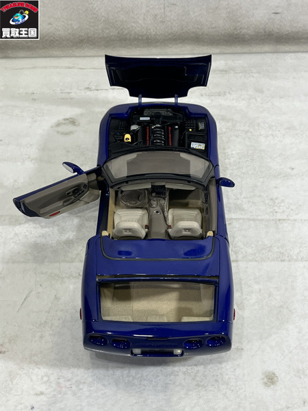 AUTOart 1/18 Chevrolet Corvette 2004