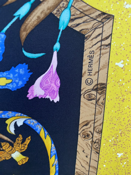 HERMES カレ90　東洋の石と西洋の石細工